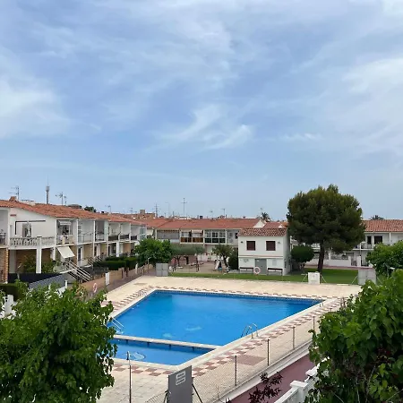 Casa Adosada Con Piscina En Comarruga