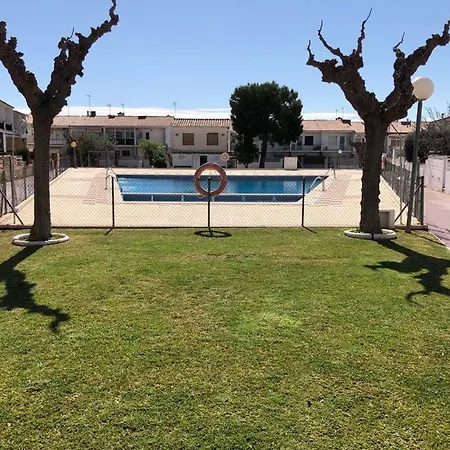 Casa Adosada Con Piscina En Comarruga Holiday home *