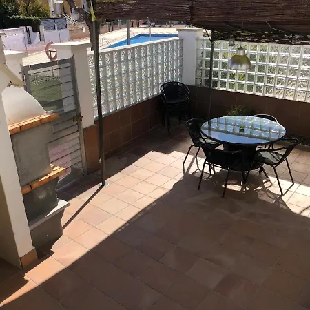 Casa Adosada Con Piscina En Comarruga *