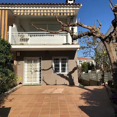 Casa Adosada Con Piscina En Comarruga Casa vacanze *